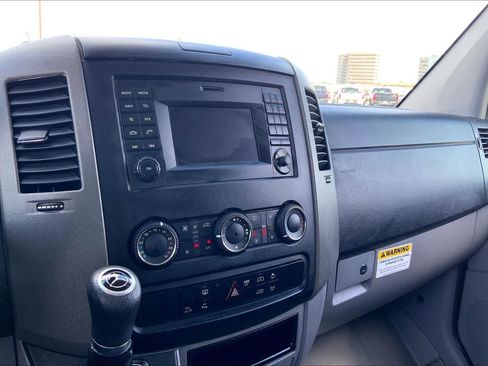 Used 2018 Mercedes-Benz Sprinter 2500 image 34