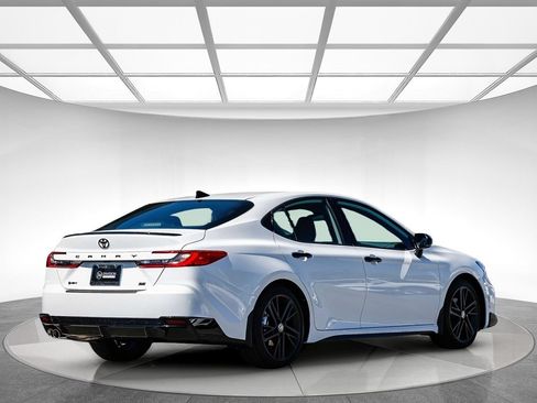 Used 2026 Toyota Camry Hybrid FWD image 5