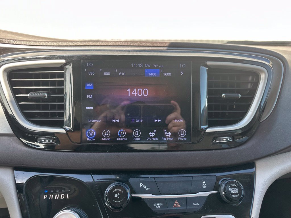 Used 2017 Chrysler Pacifica Touring-L FWD image 44