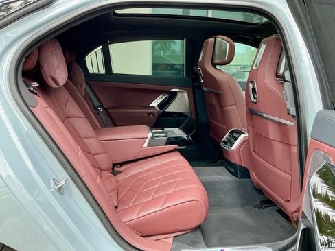 Used 2023 BMW i7 xDrive60 AWD/4WD image 18