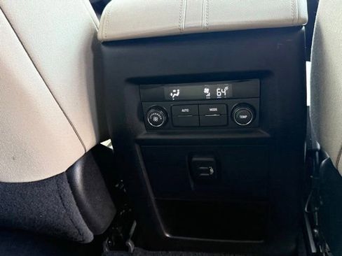 Used 2022 Chevrolet Traverse LS FWD image 12
