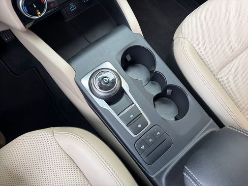 Used 2022 Ford Escape Titanium image 29