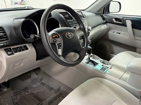 Used 2011 Toyota Highlander 4WD w/ Tech Pkg image 12