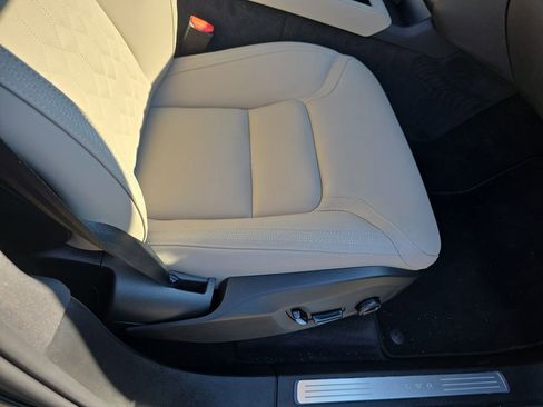 Certified 2025 Volvo XC90 B6 Plus image 12