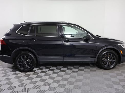 Used 2024 Volkswagen Tiguan SE AWD/4WD image 9