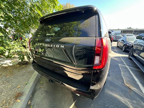 Used 2025 Ford Expedition Active RWD image 5