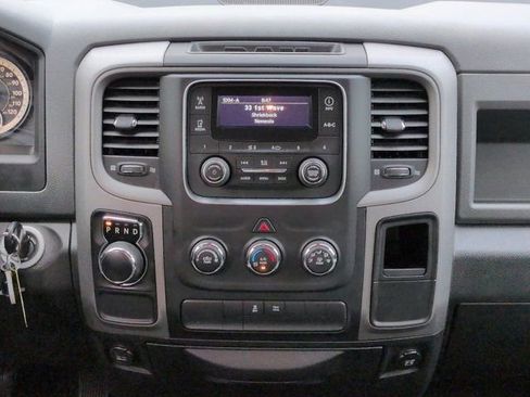 Used 2017 RAM 1500 Express RWD image 17