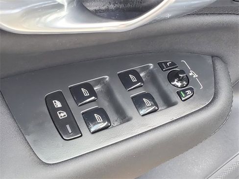 Certified 2025 Volvo XC90 B6 Plus image 13