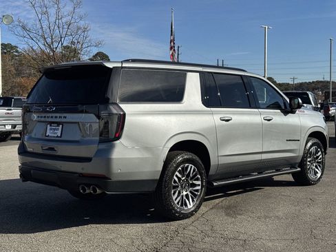 Used 2025 Chevrolet Suburban Z71 w/ Z71 Off-Road Package image 10