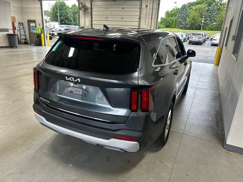 Used 2025 Kia Sorento LX FWD image 7