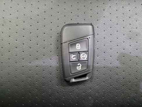 Used 2022 Volkswagen Atlas Cross Sport SE FWD image 32