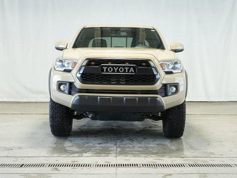 Used 2019 Toyota Tacoma TRD Off-Road w/ Technology Package image 8