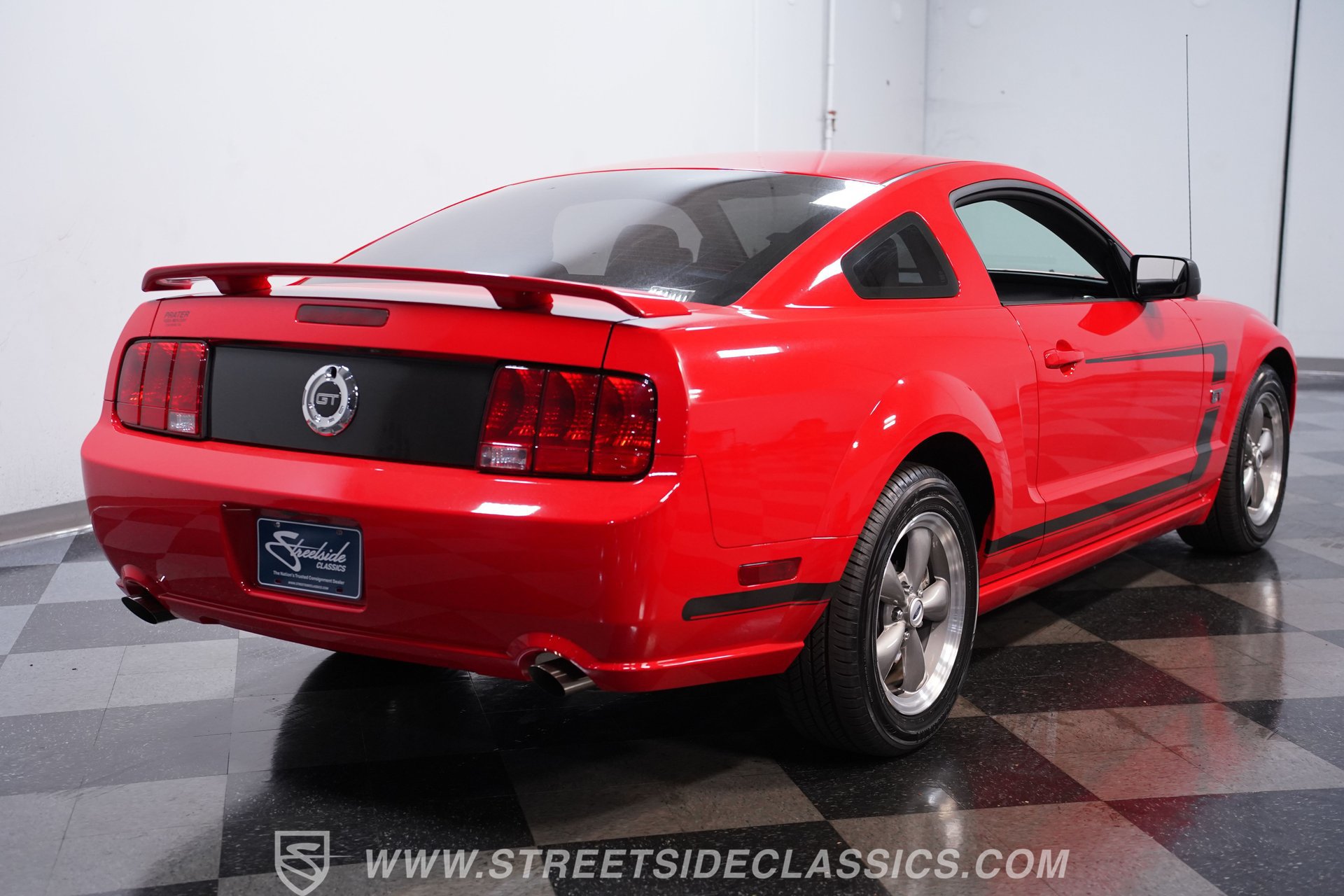 Used 2005 Ford Mustang GT RWD image 10