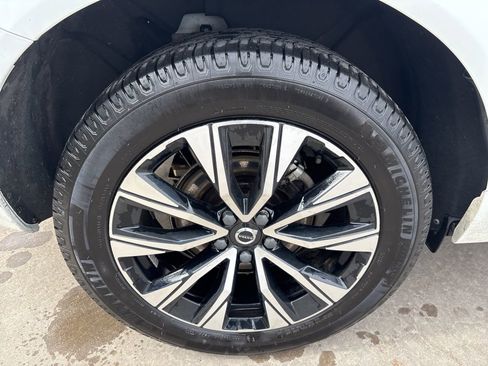 Certified 2023 Volvo XC60 B5 Plus w/ Climate Package image 12