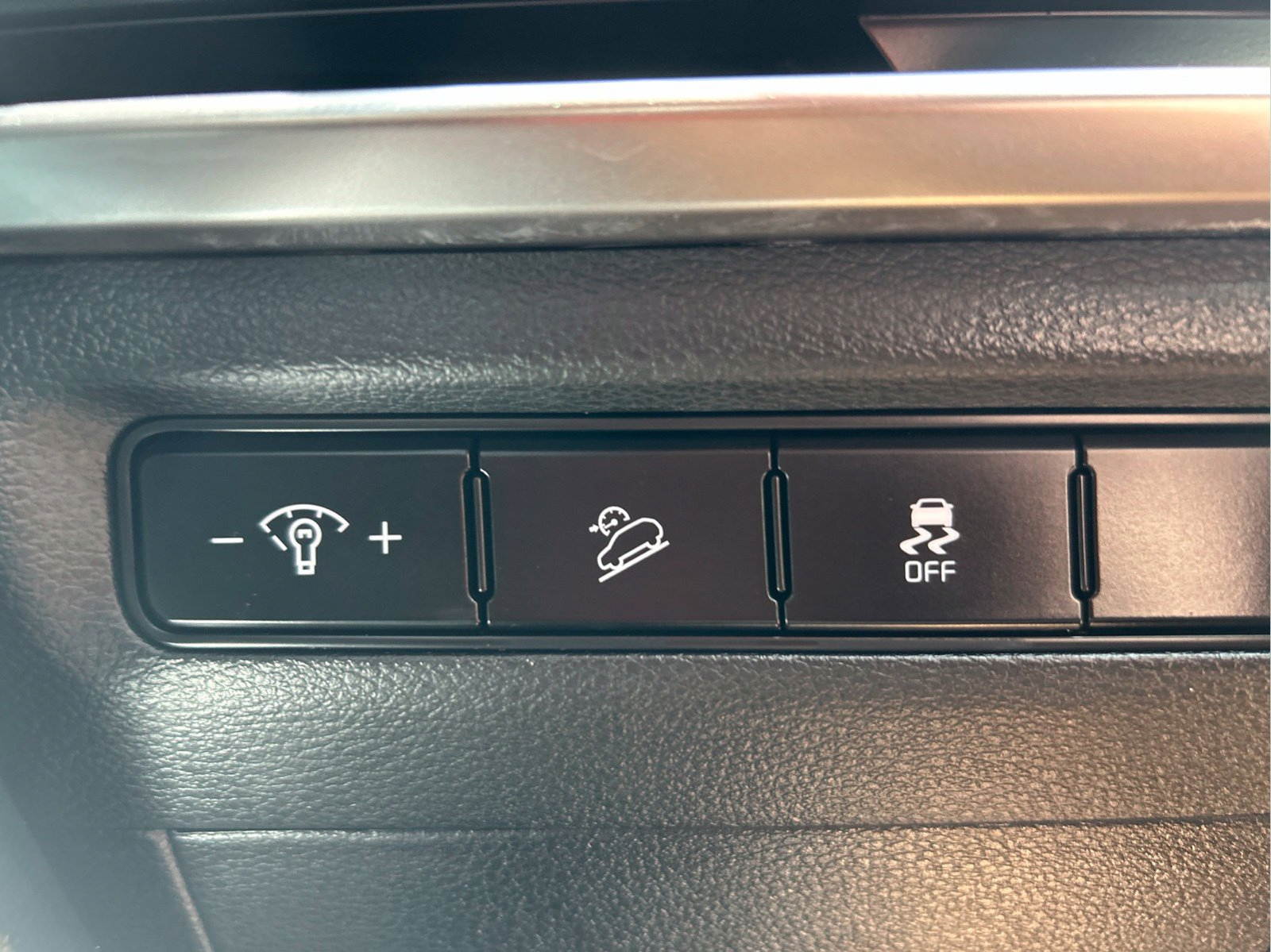 Used 2025 Kia Telluride LX FWD image 25