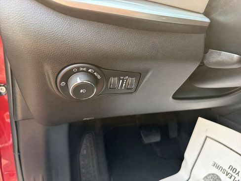 Used 2025 Jeep Compass Limited AWD/4WD image 16