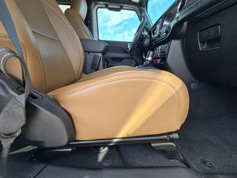 Used 2023 Jeep Wrangler Unlimited Rubicon w/ Safety Group AWD/4WD image 21