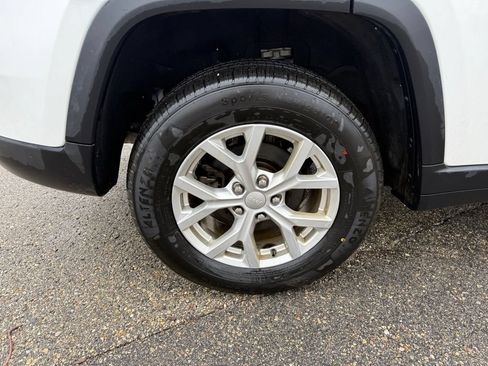 Used 2023 Jeep Grand Cherokee Limited AWD/4WD image 14