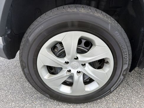 Certified 2021 Toyota RAV4 LE FWD image 28