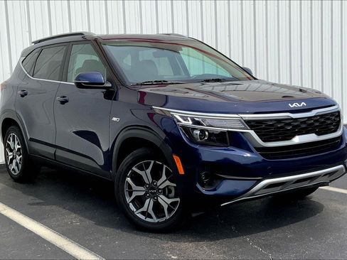 Used 2023 Kia Seltos EX image 2