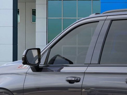 New 2026 Chevrolet Suburban Z71 image 12