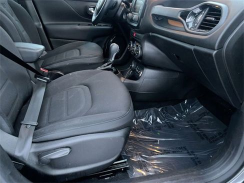 Used 2016 Jeep Renegade Latitude image 30