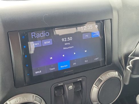 Used 2016 Jeep Wrangler Sport image 21