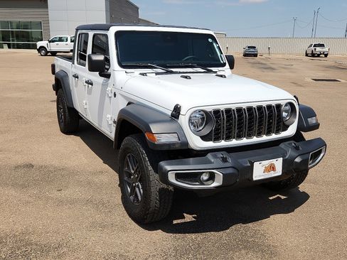 Used 2025 Jeep Gladiator Sport image 6