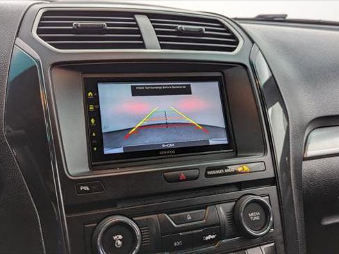 Used 2016 Ford Explorer XLT w/ Equipment Group 202A image 24