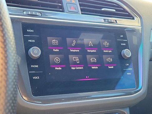 Used 2023 Volkswagen Tiguan SE R-Line image 28