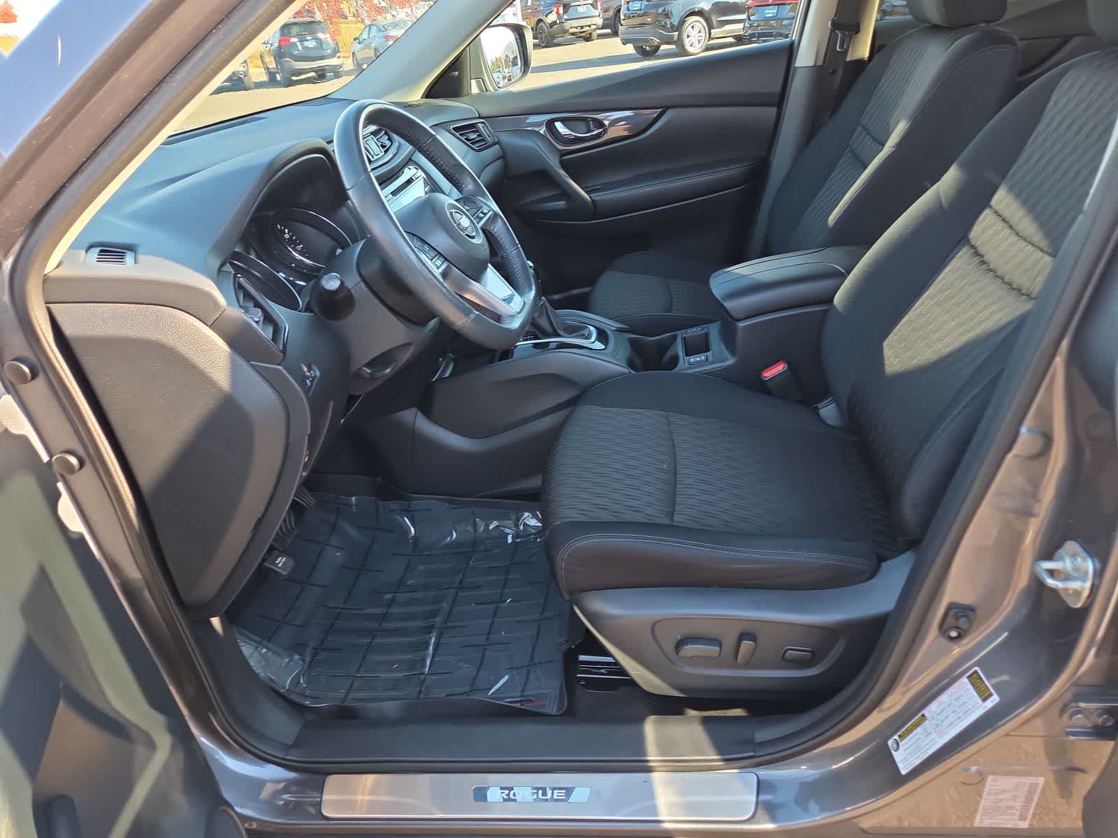 Used 2017 Nissan Rogue SV w/ Midnight Edition AWD/4WD image 19