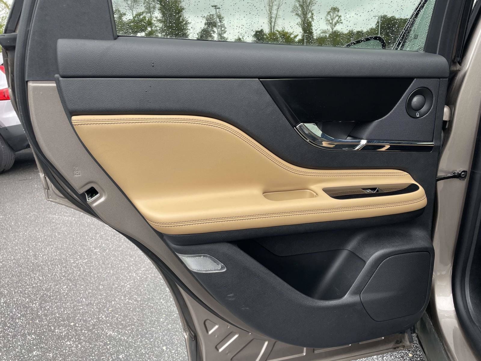 Used 2020 Lincoln Corsair Reserve FWD image 2