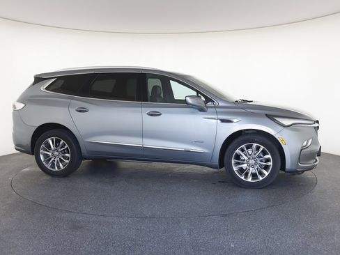 Used 2023 Buick Enclave Avenir image 13