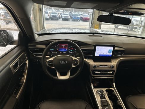 Used 2023 Ford Explorer XLT w/ Equipment Group 202A image 2