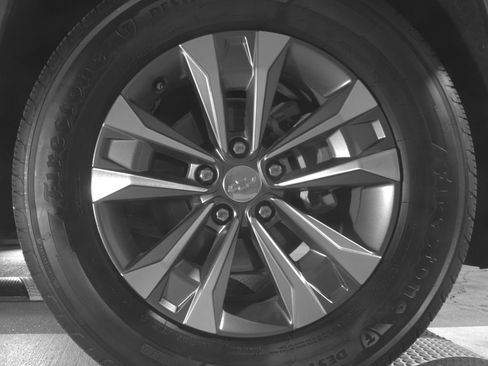 Used 2026 Chevrolet Equinox LT FWD image 11