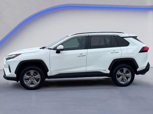 Used 2023 Toyota RAV4 XLE AWD/4WD image 7