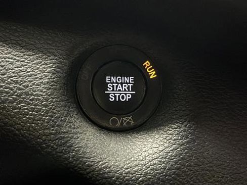 Used 2020 Jeep Cherokee Trailhawk AWD/4WD image 21