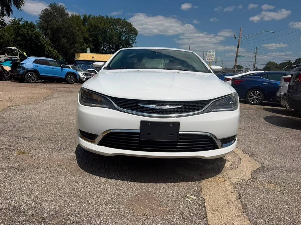 Used 2015 Chrysler 200 Limited w/ Convenience Group FWD image 2