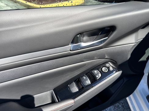 New 2025 Nissan Altima 2.5 SR image 13