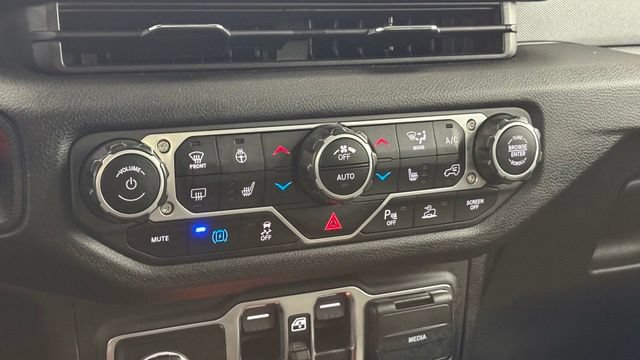 Used 2024 Jeep Wrangler Unlimited AWD/4WD image 38