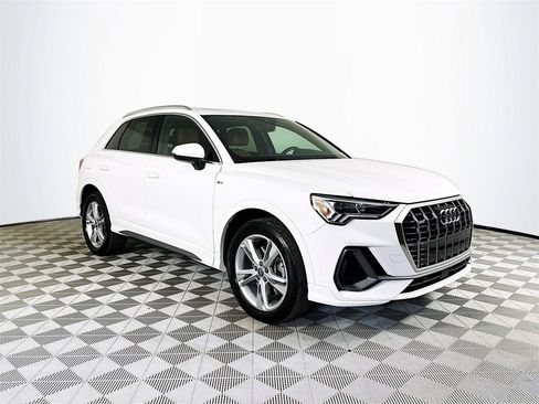 Used 2020 Audi Q3 2.0T Premium Plus w/ Premium Plus Package image 1
