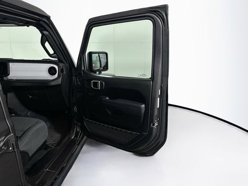 Used 2025 Jeep Wrangler Willys image 31