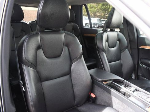 Used 2021 Volvo XC90 T5 Momentum w/ Advanced Package image 27