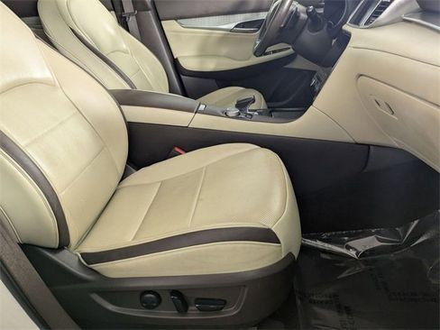 Used 2019 INFINITI QX50 Essential w/ Sensory Package image 32