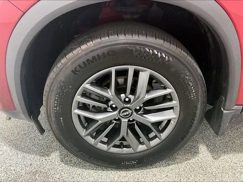 Used 2023 Nissan Rogue S AWD/4WD image 41