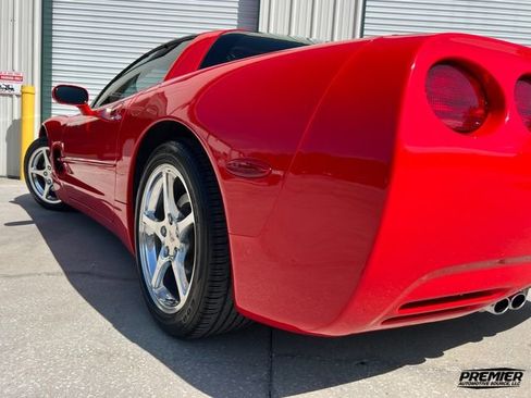 Used 2001 Chevrolet Corvette Coupe w/ Preferred Equipment Group2 image 10