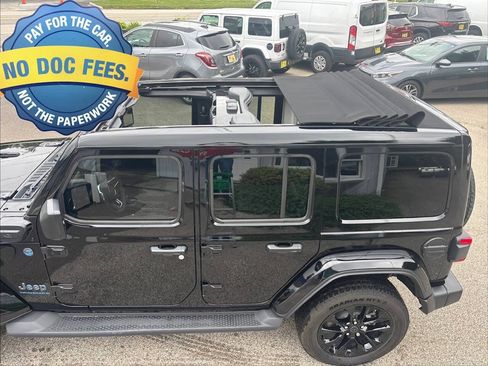 Used 2025 Jeep Wrangler Unlimited Sahara AWD/4WD image 1