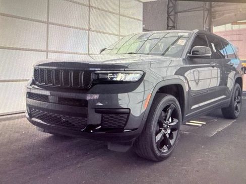 Used 2023 Jeep Grand Cherokee L Laredo RWD image 4