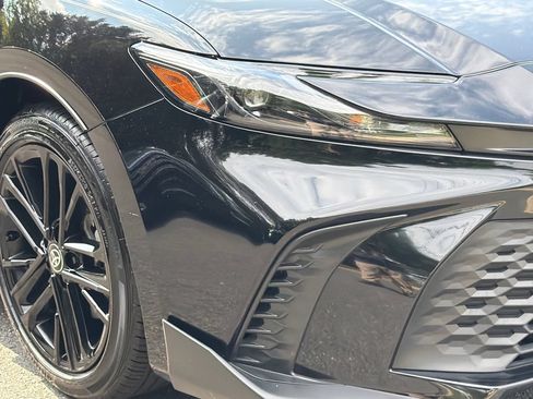 Used 2025 Toyota Camry SE w/ Convenience Package FWD image 9