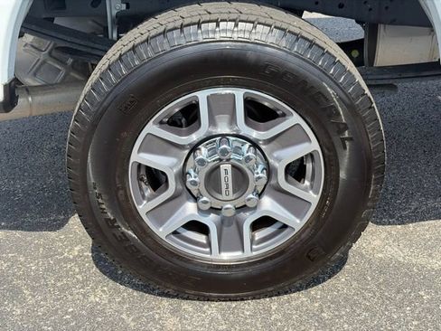 Used 2025 Ford F250 XLT AWD/4WD image 5
